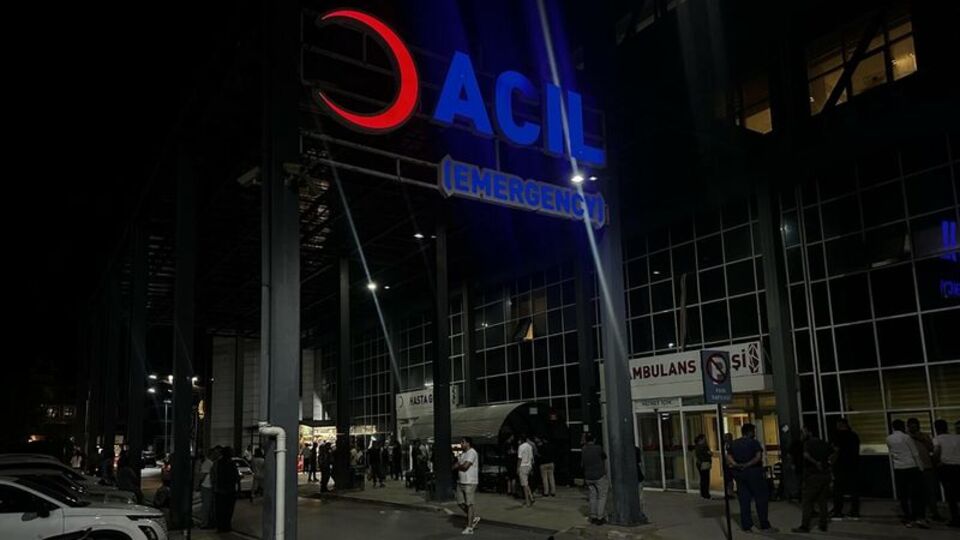 Motosiklet ile kamyon çarpıştı: 2 yaralı