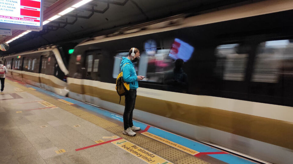 Taksim ve 3 metro istasyonu kapatıldı