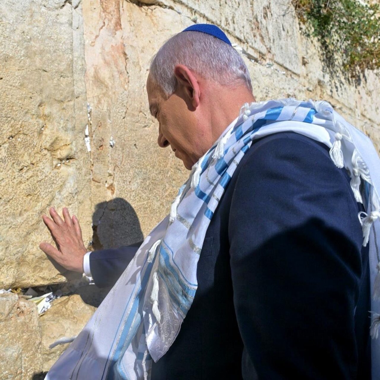 Netanyahu, Trump için Ağlama Duvarı'nda dua etti