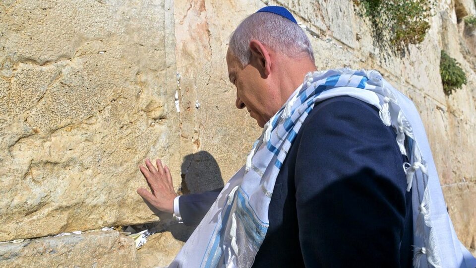 Netanyahu, Trump için Ağlama Duvarı'nda dua etti