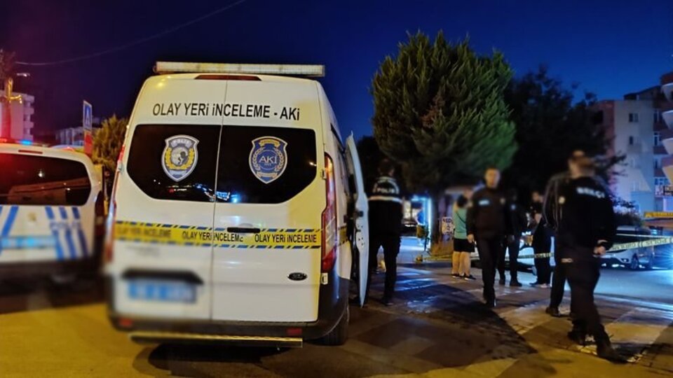 Park halindeki otomobil kurşunlandı