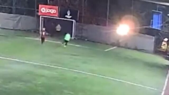 Halı saha maçında kanlar içinde yere yığıldı!