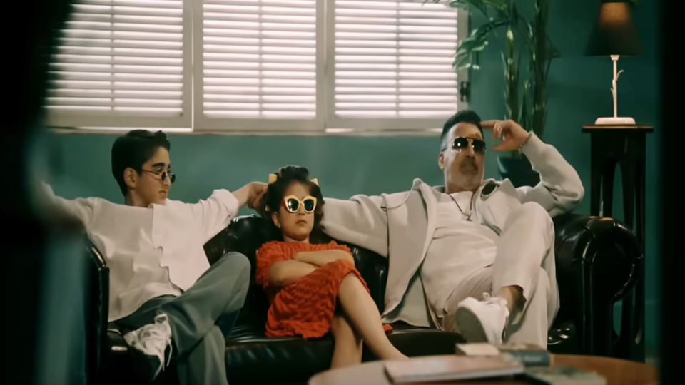 Oğlunu ve kızını klibinde oynattı