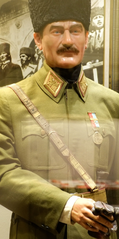 Atatürk'ün üniformasına büyük ilgi