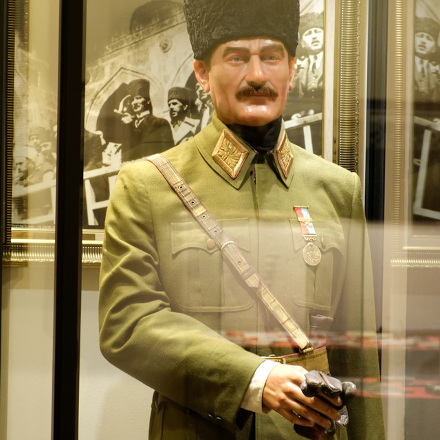 Atatürk'ün üniformasına büyük ilgi