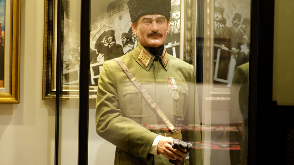 Atatürk'ün üniformasına büyük ilgi