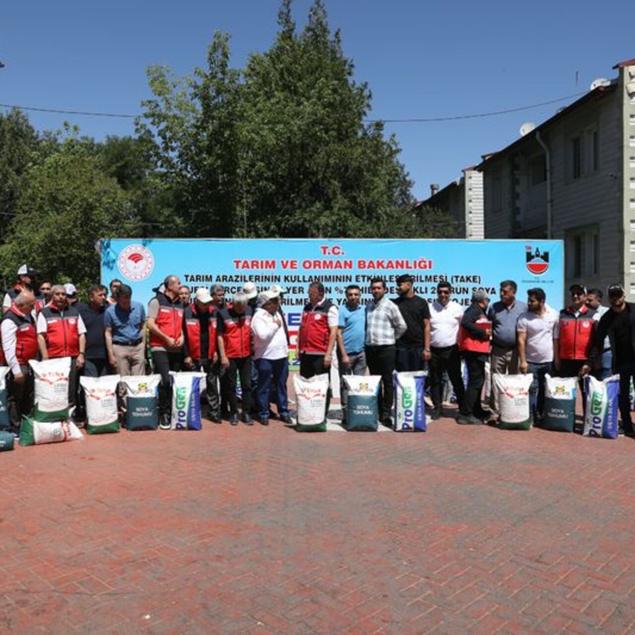 Diyarbakır'da 141.5 ton soya tohumu dağıtıldı