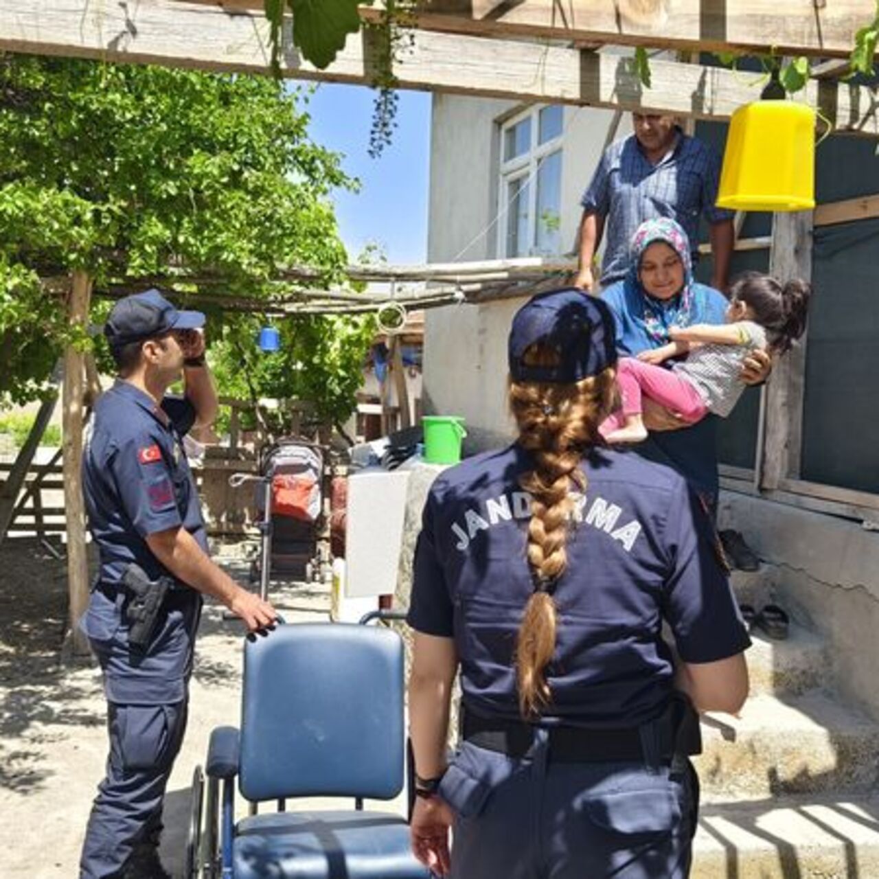 Jandarmadan 5 engelliye tekerlekli sandalye