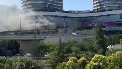 Başakşehir'de AVM'de yangın