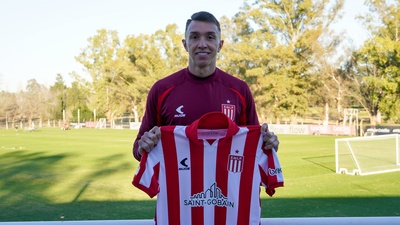 Muslera yeni takımına imzayı attı