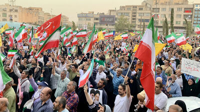 İran'da zafer kutlaması