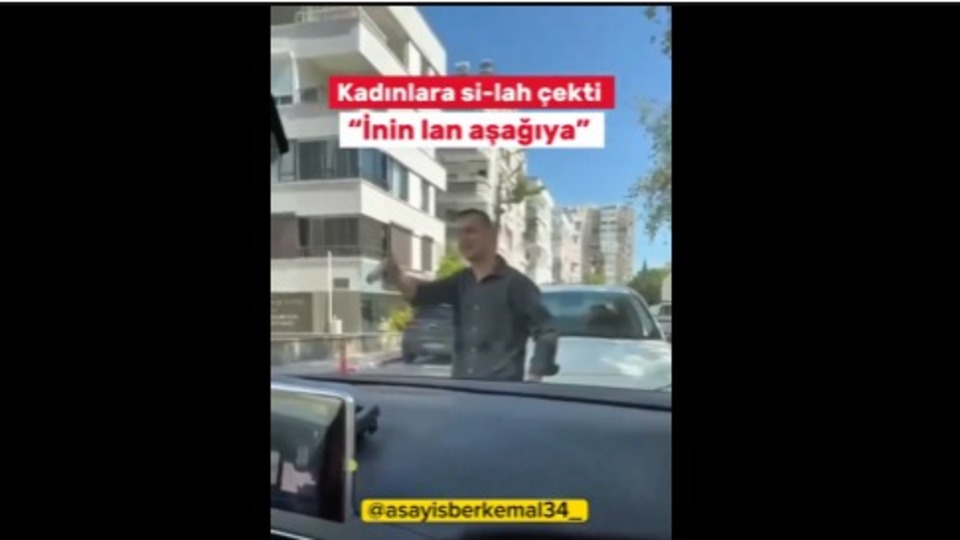 Trafik magandası iki kadına silah çekti