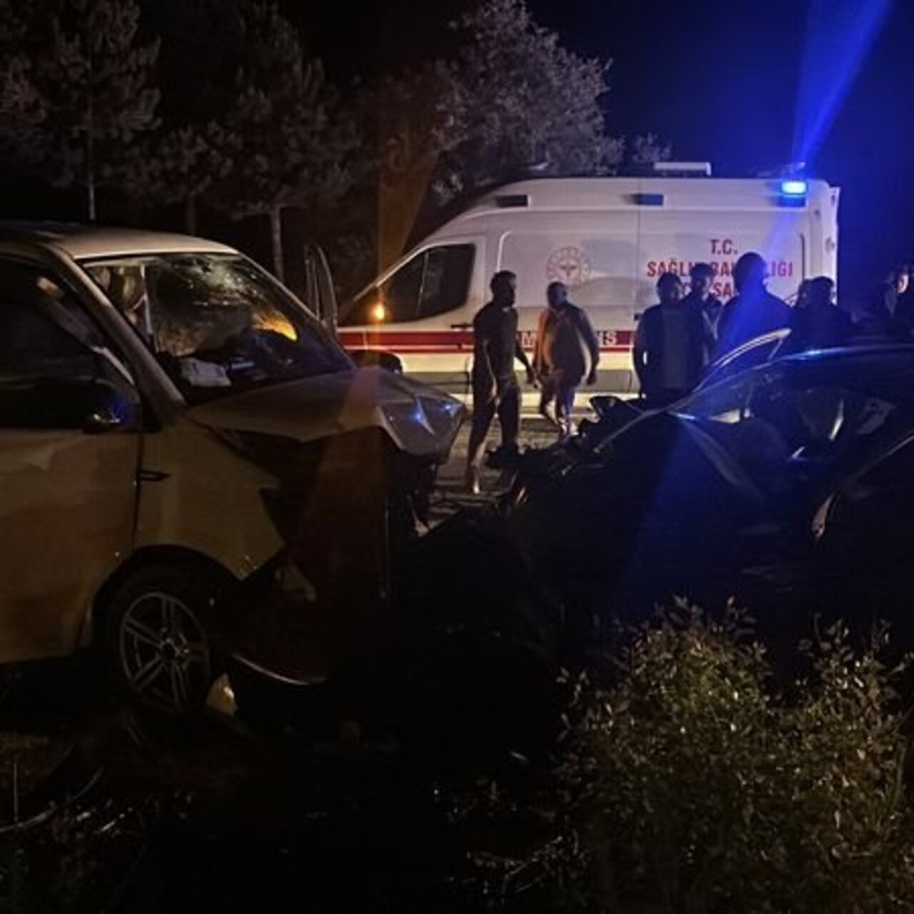 Sivas'ta 'ters şerit' kazası: 1 ölü, 8 yaralı