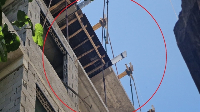 Kalıp sökerken 5'inci kattan düştüler!