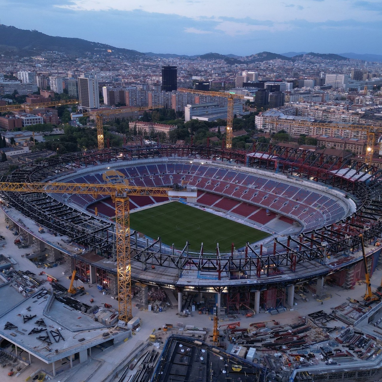 Barcelona Camp Nou'ya geri dönüyor!