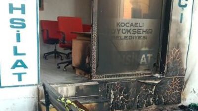 Belediyenin tahsilat ofisini yaktılar