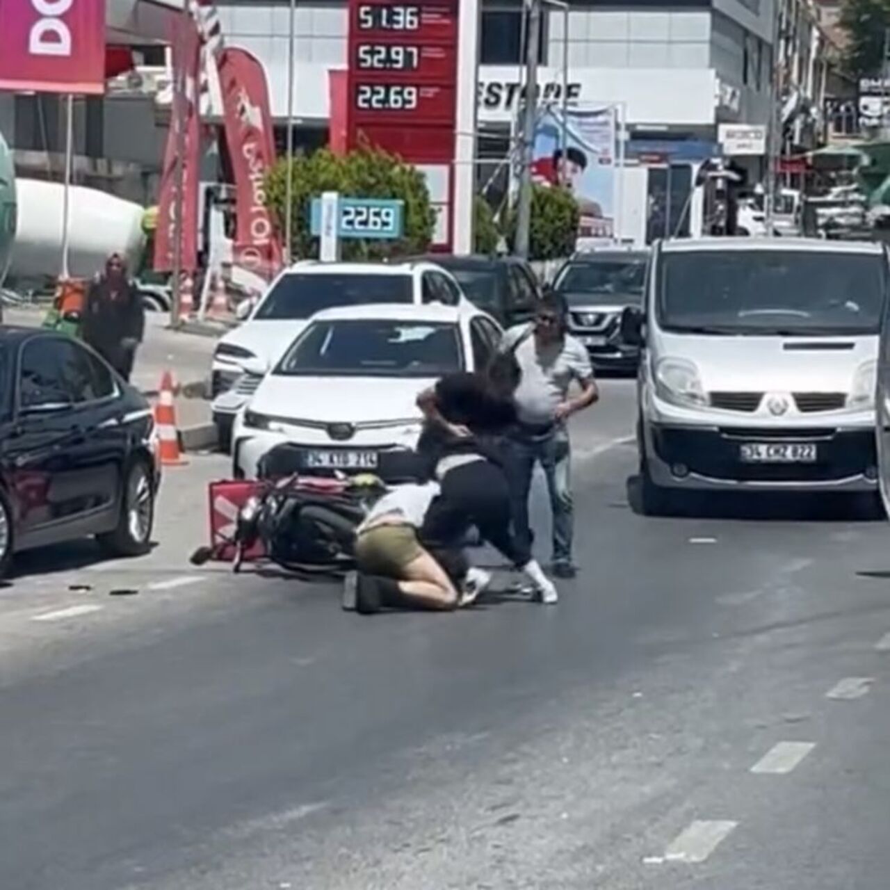  Maltepe’de trafikte yumruklu kavga | Flaş Gelişme