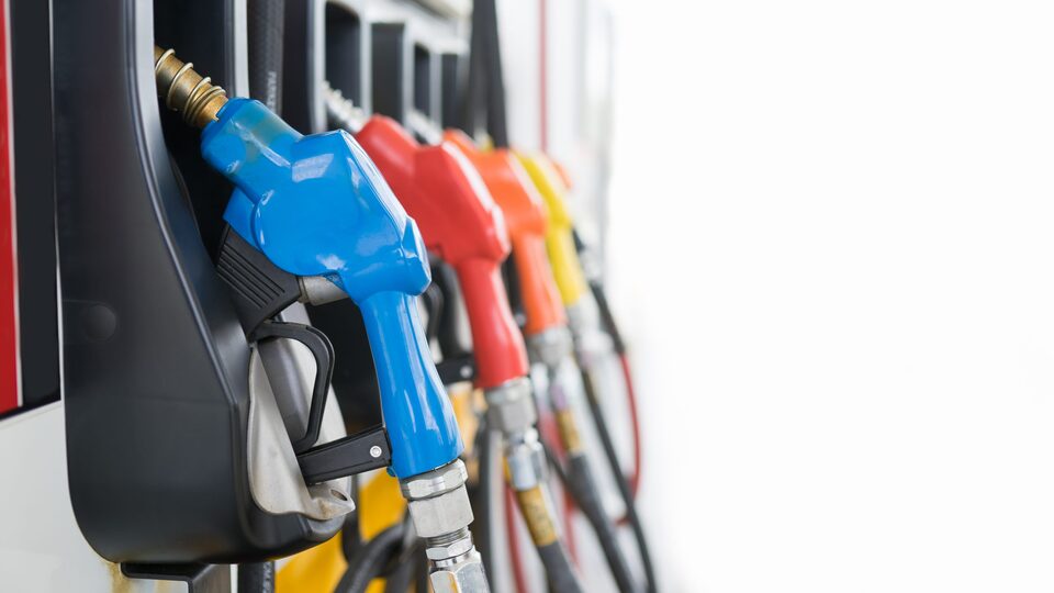 Benzin ve motorine indirim geldi