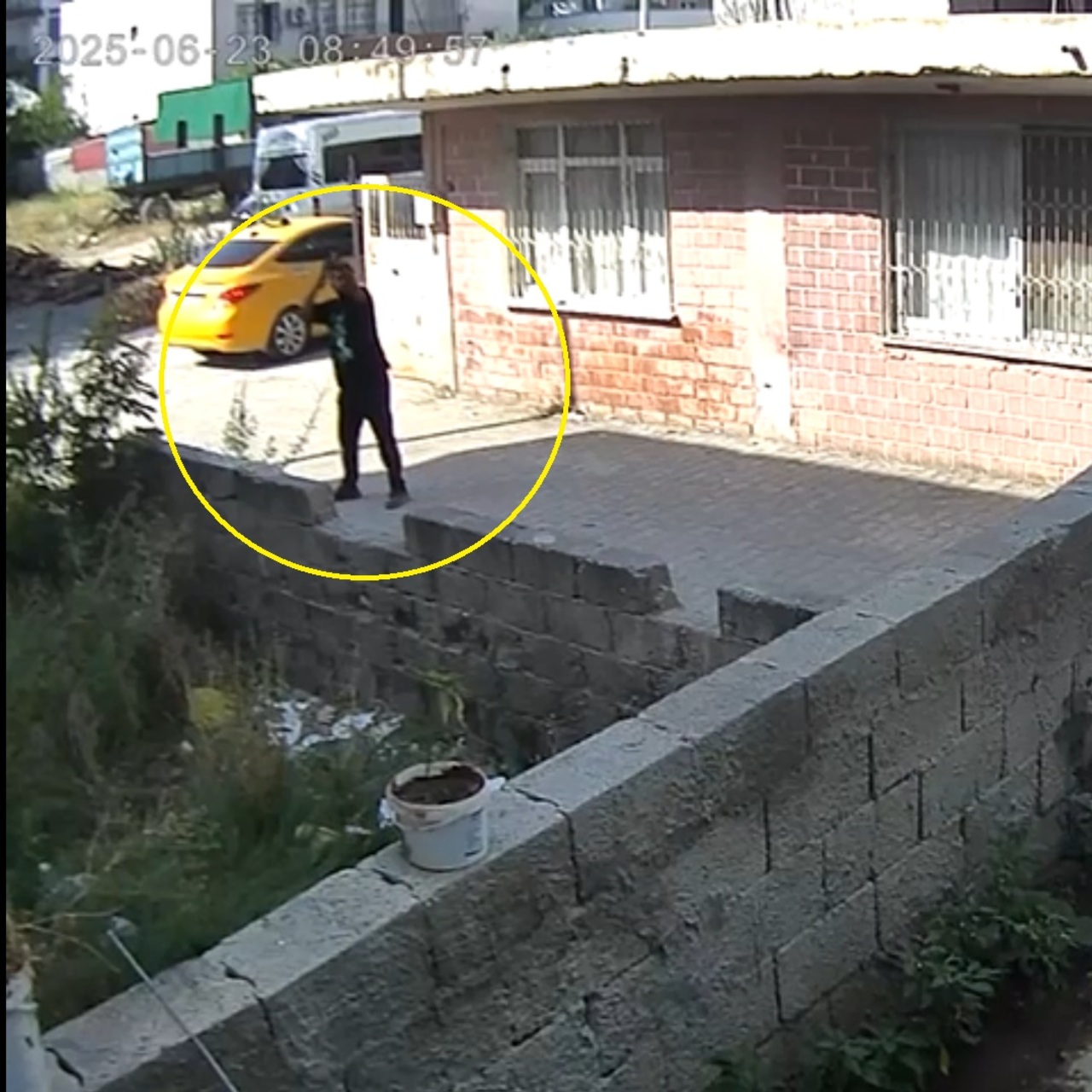 Gasp ettikleri taksiyle ateş açtılar!