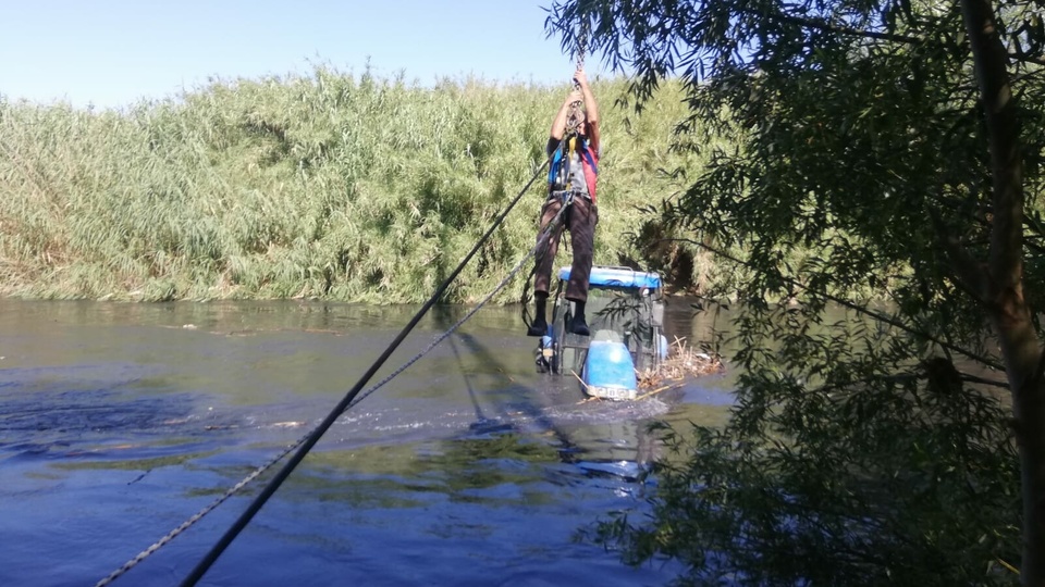 Yükselen suların ortasında kaldı!
