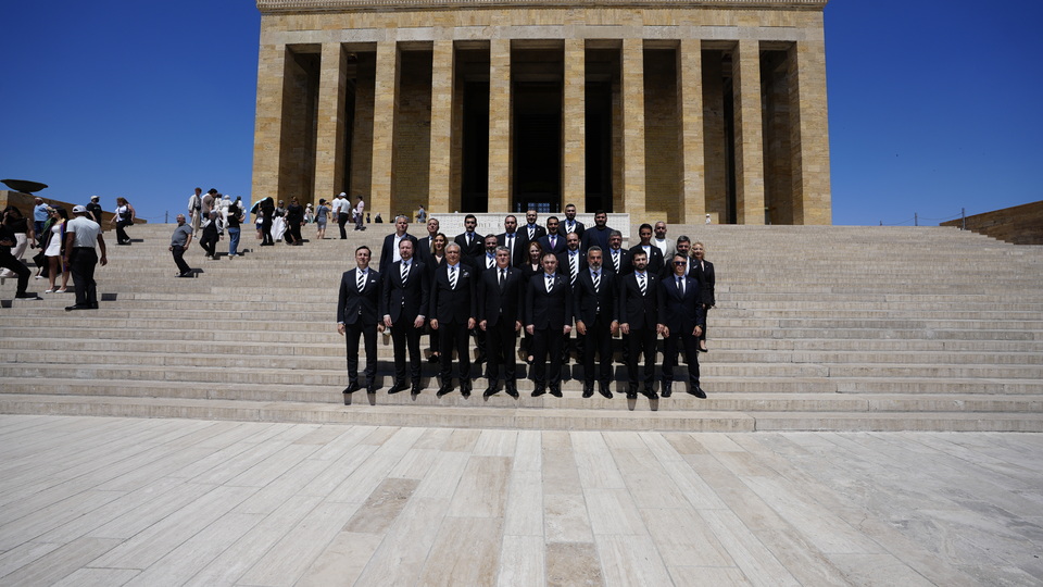 Beşiktaş'tan Anıtkabir'e ziyaret