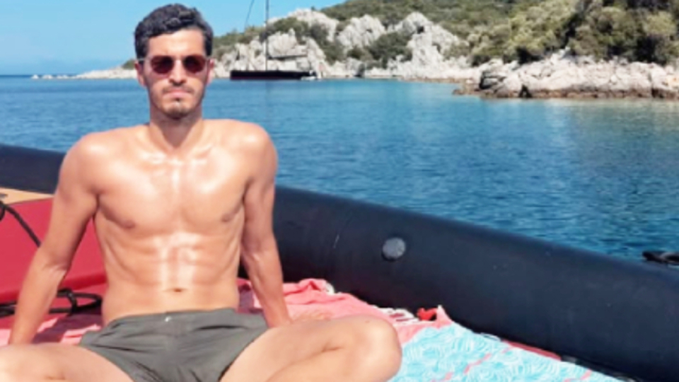 Ünlü futbolcu, tekne tatilinde