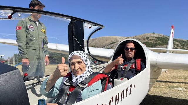 83 yaşında uçma hayali gerçek oldu
