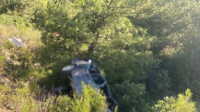 Otomobil uçuruma devrildi: 1 ölü, 2 yaralı