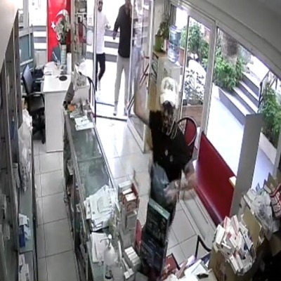 Eczacıya yumurtalı saldırı!