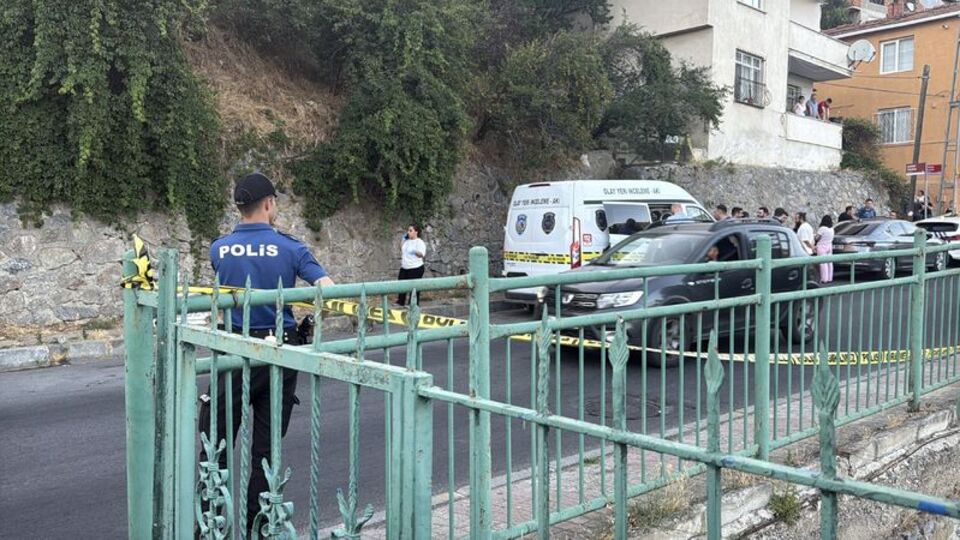 Önce arkadaşını sonra kendini vurdu