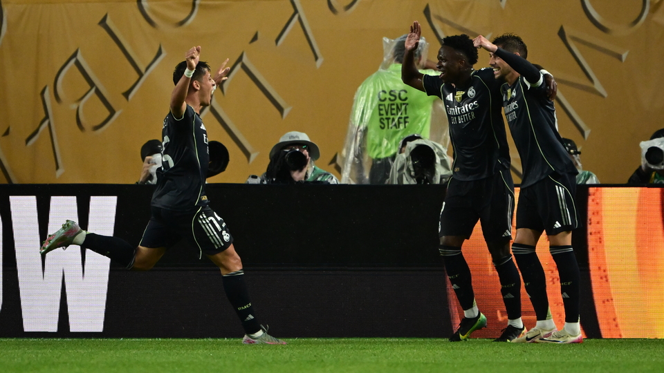 Real Madrid 3 golle turladı!