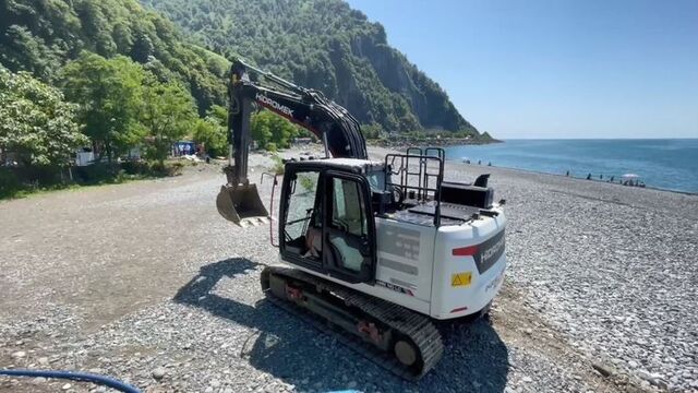 Hopa sahilindeki kaçak yapılar yıkılıyor