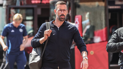 Leicester'da Nistelrooy dönemi sona erdi!