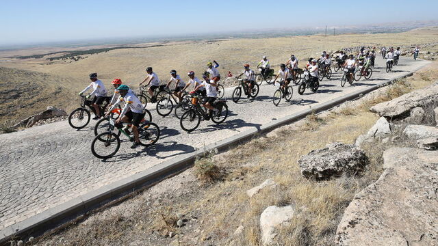 160 bisikletli Göbeklitepe'ye pedal çevirdi