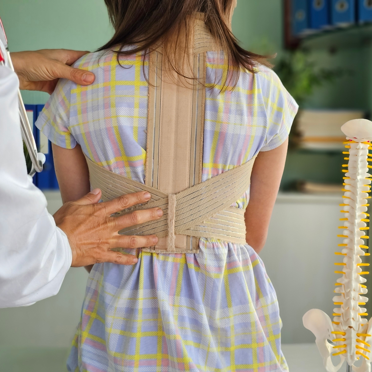 Bel fıtığı şüphesiyle doktora gitti, skolyoz tanısı aldı
