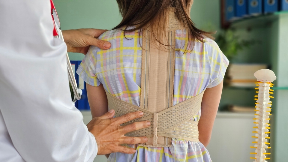 Bel fıtığı şüphesiyle doktora gitti, skolyoz tanısı aldı