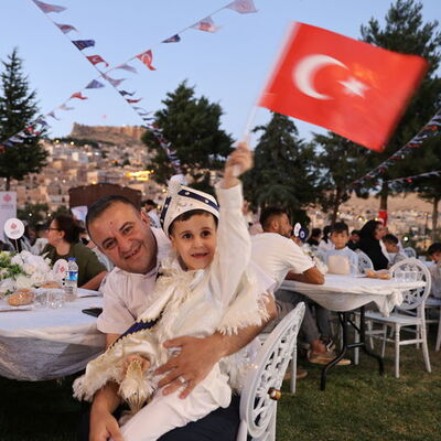 Diyarbakır ve Mardin'de 67 çocuğa sünnet şöleni