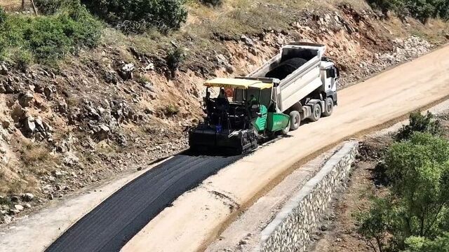 Tunceli'de köy yollarına sıcak asfalt