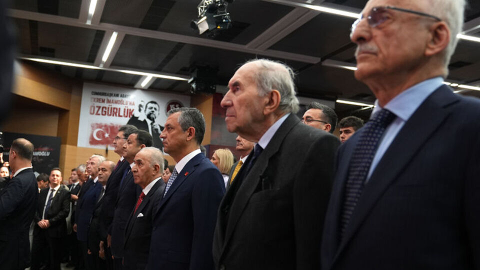 CHP'li üç genel başkandan Özel'e destek