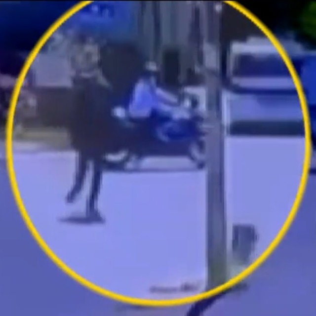 İş yerine saldıranlarla çatıştı!