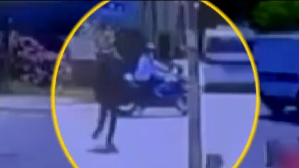 İş yerine saldıranlarla çatıştı!