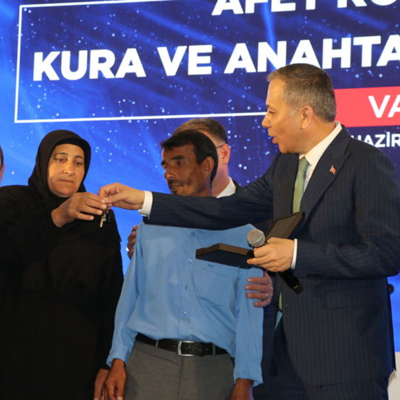 '250 bin 536 bağımsız bölüm teslim edildi'