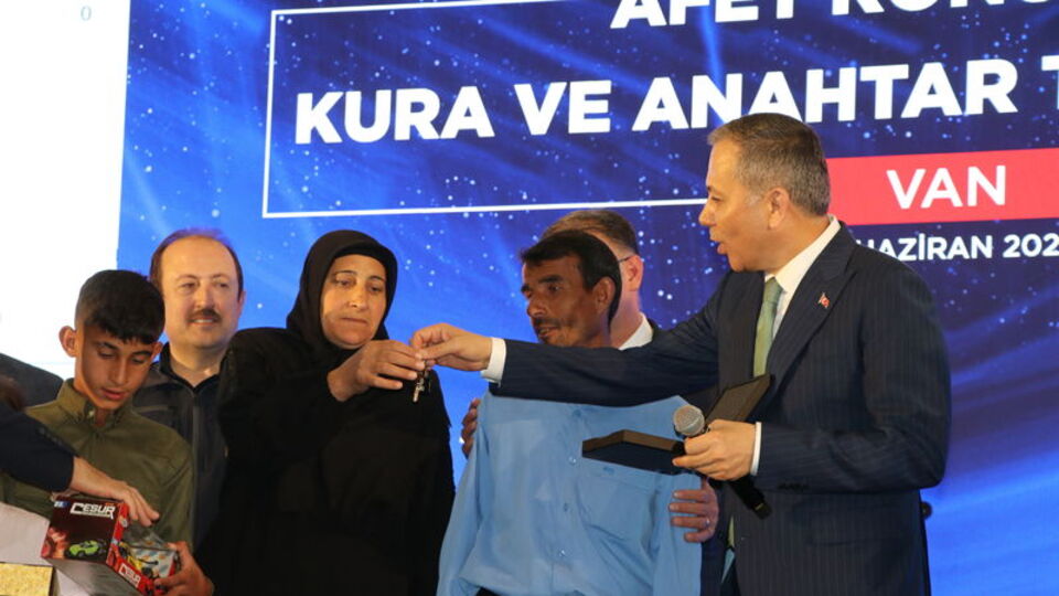 '250 bin 536 bağımsız bölüm teslim edildi'