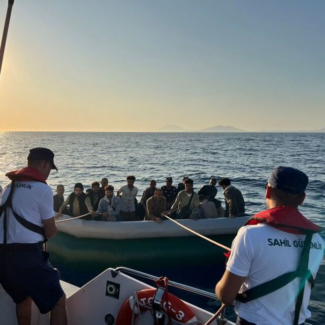 Muğla açıklarında 14 düzensiz göçmen kurtarıldı