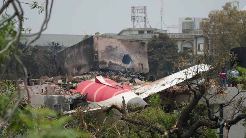 Hindistan'daki uçağın düşme sebebi belli oldu mu?