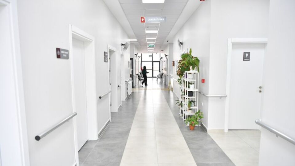 Ebe ve hemşirelerden maaş kesintisi itirazı