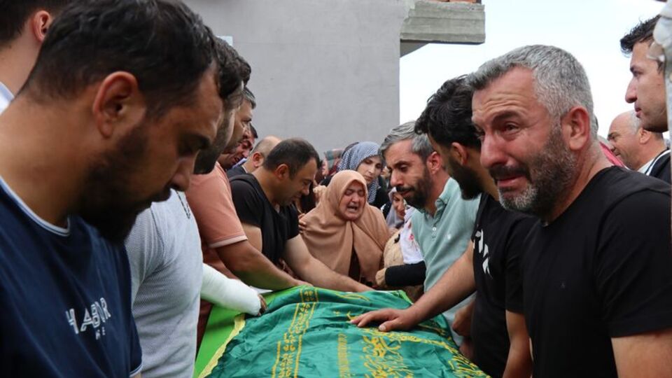 Taş ocağındaki göçükte ölen 3 işçi toprağa verildi