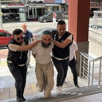Kılıçla top kesip Atatürk'e hakaret etti | Son dakika haberleri thumbnail