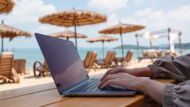 İzinde çalışırken patrona yakalanmayın