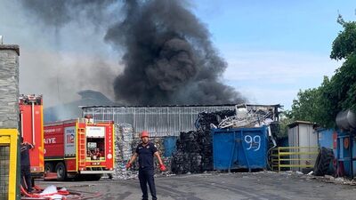 Kocaeli'de geri dönüşüm tesisinde yangın